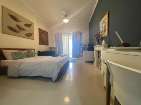 Elegant Sea View Studio